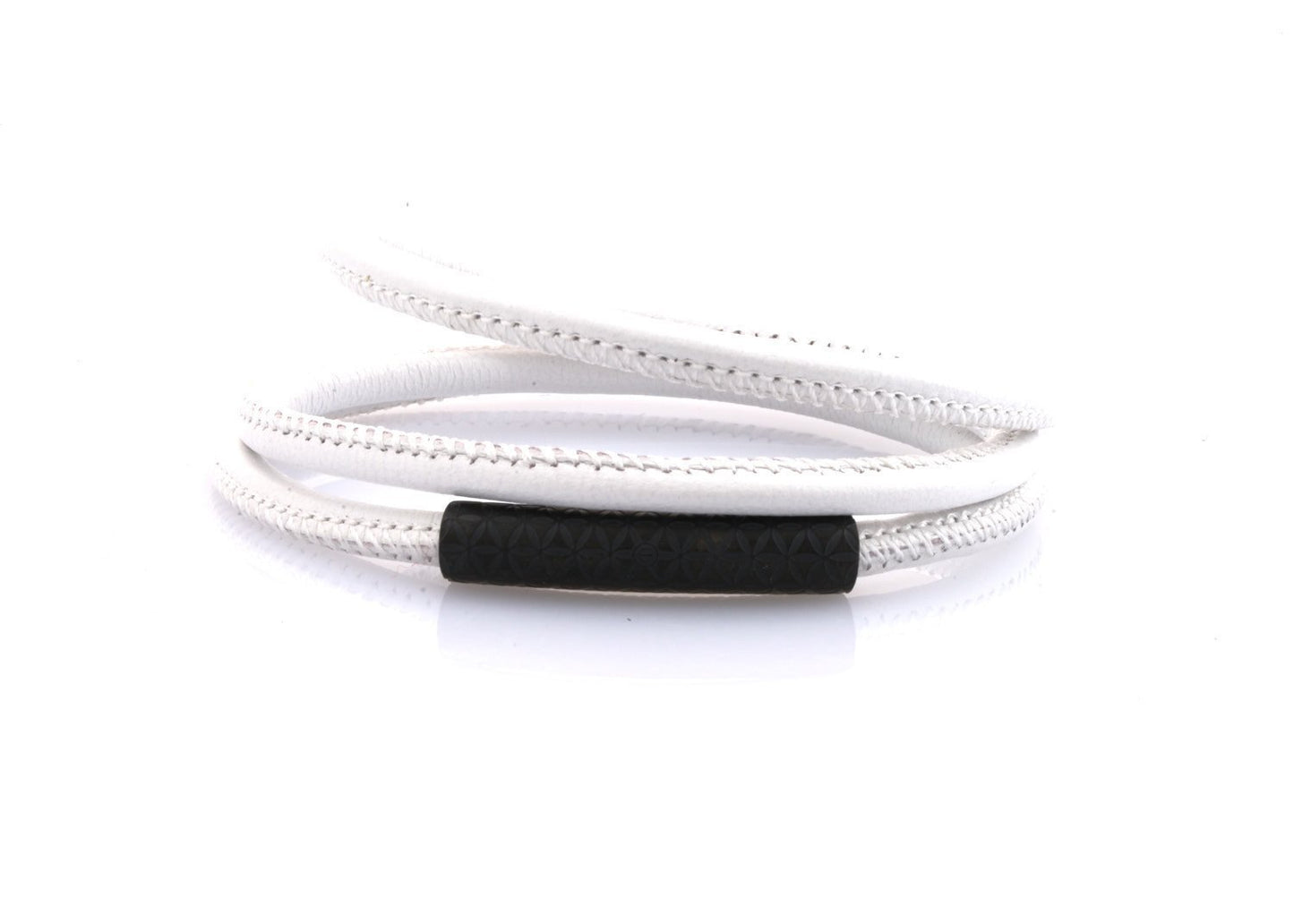 bracelet-woman-minerva-Neptn-FOL-SCHWARZ-4-white-triple-nappa-leather.jpg