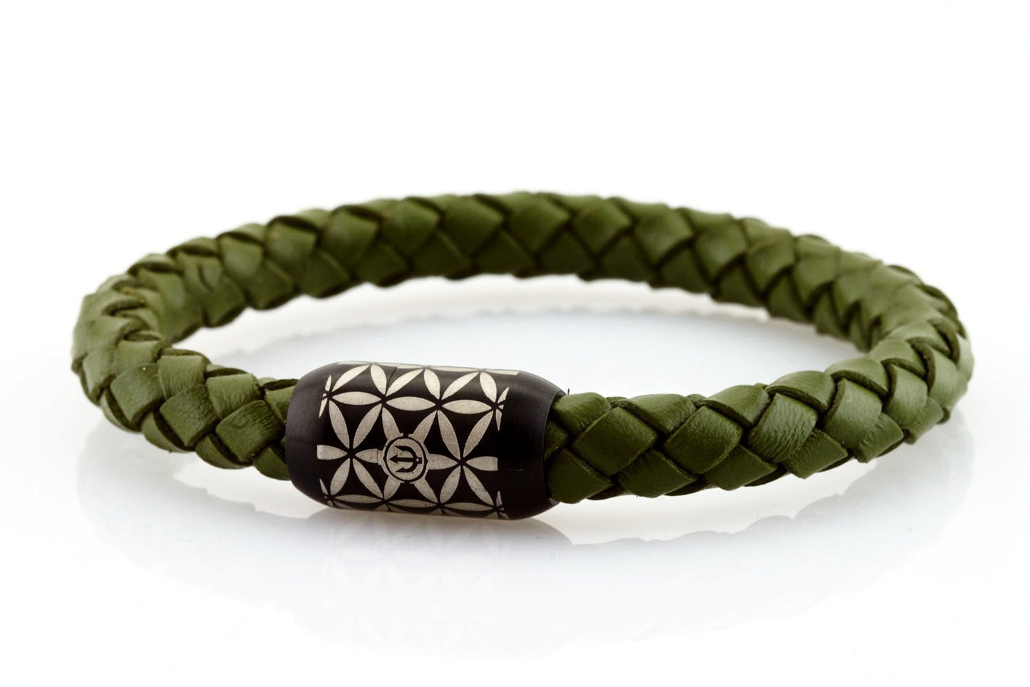 NEPTN BRACELET MADE OF SAILING ROPE / LEATHER & STAINLESS STAHL    HANDMADE INDIVIDUALLY FOR YOU  Used materials: Sailing Tau or Leder & Premium stainless stahl magnetic clasp  Gravur: TRIDENT & FLOWER OF LIFE  TRIDENT: Symbol of willpower & Strength.  FLOWER OF LIFE (F.o.L.): Protective symbol with the aim of positive influence and creation of harmony for the one who wears it.. The F.o.L. is known as a power symbol in many cultures throughout the world. . Among Greece, Egypt, China, Japa