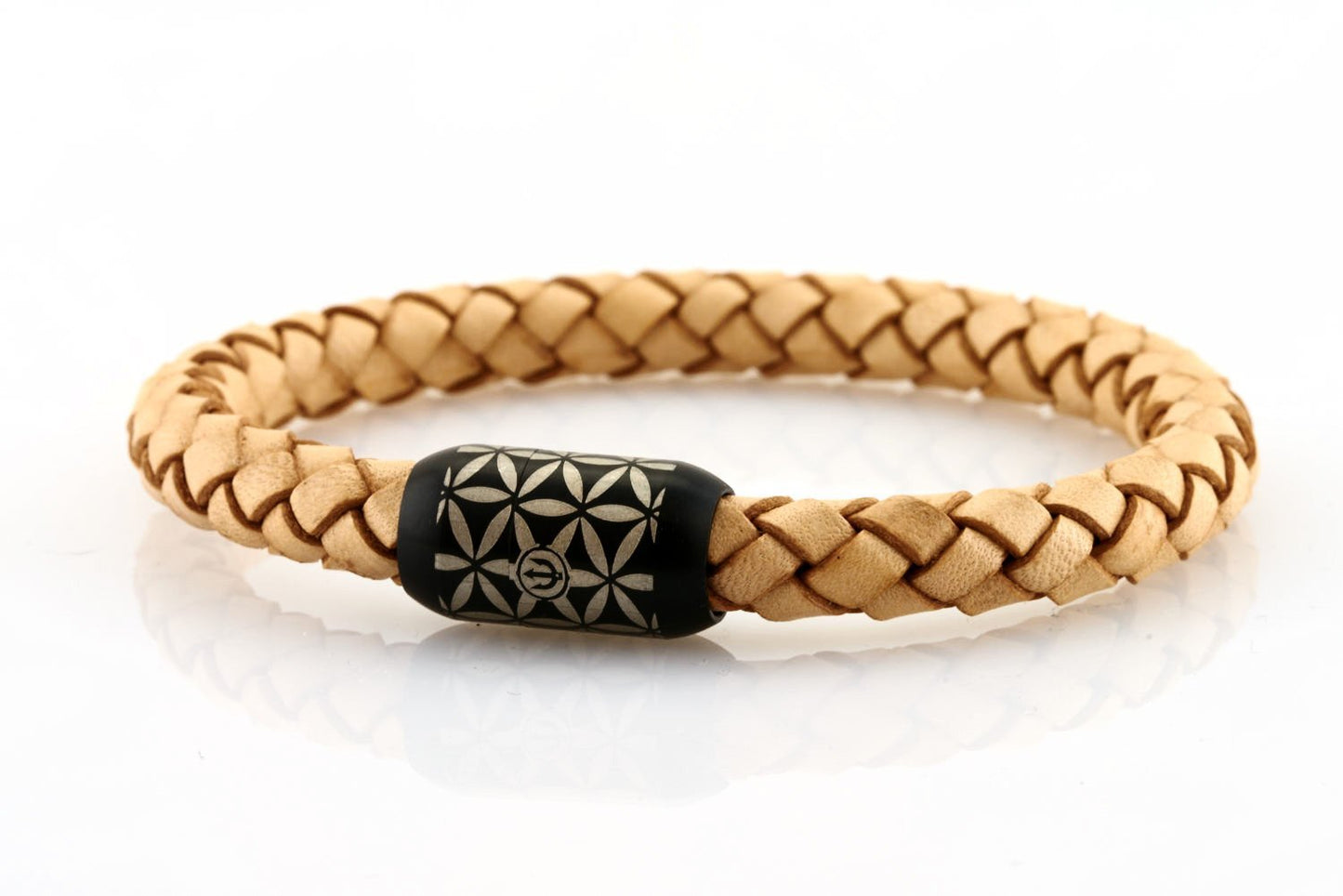 NEPTN BRACELET MADE OF SAILING ROPE / LEATHER & STAINLESS STAHL    HANDMADE INDIVIDUALLY FOR YOU  Used materials: Sailing Tau or Leder & Premium stainless stahl magnetic clasp  Gravur: TRIDENT & FLOWER OF LIFE  TRIDENT: Symbol of willpower & Strength.  FLOWER OF LIFE (F.o.L.): Protective symbol with the aim of positive influence and creation of harmony for the one who wears it.. The F.o.L. is known as a power symbol in many cultures throughout the world. . Among Greece, Egypt, China, Japa